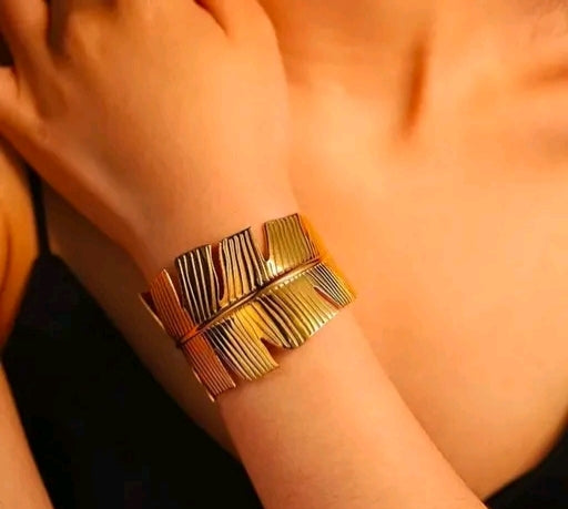 Stylish Leaf Shape Broad Chunky Bracelet For Girls & Women